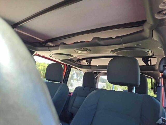 Красный Джип Вранглер, объемом двигателя 0 л и пробегом 34 тыс. км за 28000 $, фото 10 на Automoto.ua