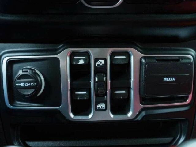 Красный Джип Вранглер, объемом двигателя 2 л и пробегом 57 тыс. км за 11000 $, фото 12 на Automoto.ua