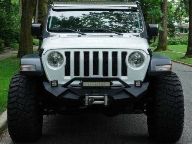 Красный Джип Вранглер, объемом двигателя 2 л и пробегом 57 тыс. км за 11000 $, фото 1 на Automoto.ua