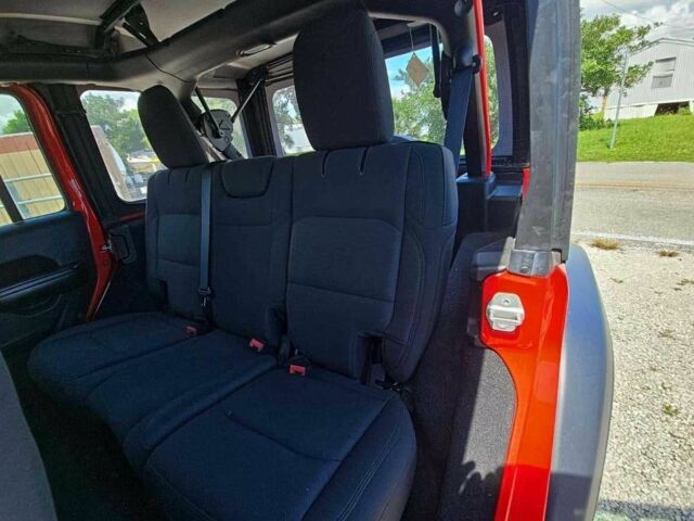 Красный Джип Вранглер, объемом двигателя 0 л и пробегом 34 тыс. км за 28000 $, фото 8 на Automoto.ua