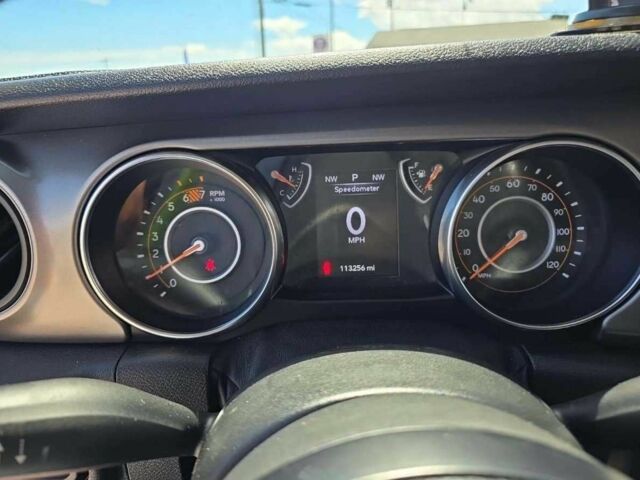 Красный Джип Вранглер, объемом двигателя 0 л и пробегом 34 тыс. км за 28000 $, фото 12 на Automoto.ua