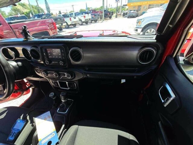 Красный Джип Вранглер, объемом двигателя 0 л и пробегом 34 тыс. км за 28000 $, фото 5 на Automoto.ua