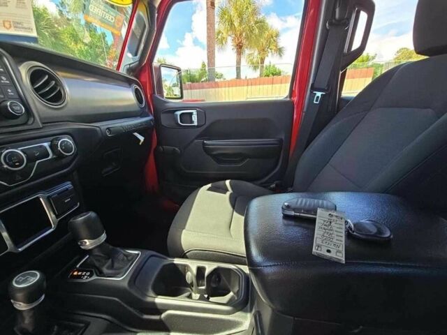 Красный Джип Вранглер, объемом двигателя 0 л и пробегом 34 тыс. км за 28000 $, фото 9 на Automoto.ua