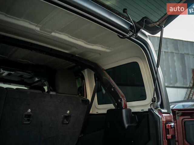 Червоний Джип Wrangler, об'ємом двигуна 3.6 л та пробігом 62 тис. км за 35800 $, фото 32 на Automoto.ua