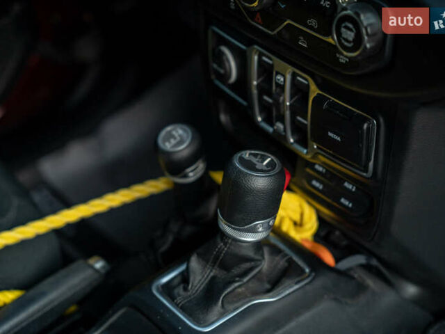 Червоний Джип Wrangler, об'ємом двигуна 3.6 л та пробігом 62 тис. км за 35800 $, фото 23 на Automoto.ua