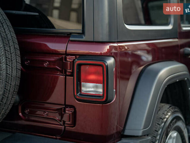 Червоний Джип Wrangler, об'ємом двигуна 3.6 л та пробігом 62 тис. км за 35800 $, фото 9 на Automoto.ua