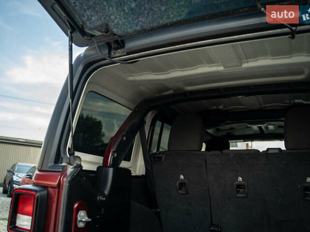 Червоний Джип Wrangler, об'ємом двигуна 3.6 л та пробігом 62 тис. км за 35800 $, фото 31 на Automoto.ua