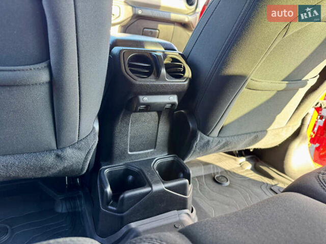 Красный Джип Вранглер, объемом двигателя 2 л и пробегом 72 тыс. км за 36000 $, фото 31 на Automoto.ua