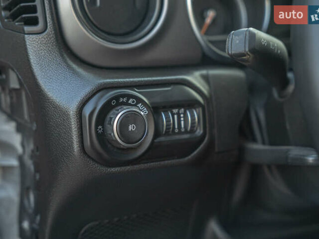 Червоний Джип Wrangler, об'ємом двигуна 3.6 л та пробігом 62 тис. км за 35800 $, фото 22 на Automoto.ua