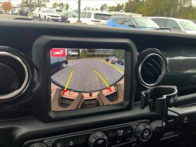 Джип Wrangler 2023 у Чернігові на Automoto.ua Червоний Джип Wrangler, об'ємом двигуна 6.4 л та пробігом 26 тис. км за 24500 $, фото 6 на Automoto.ua