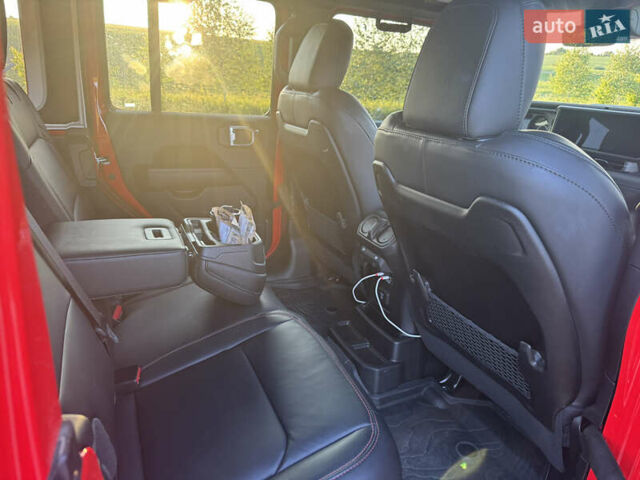 Красный Джип Вранглер, объемом двигателя 3.6 л и пробегом 4 тыс. км за 70000 $, фото 8 на Automoto.ua