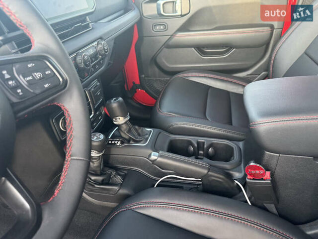 Красный Джип Вранглер, объемом двигателя 3.6 л и пробегом 4 тыс. км за 70000 $, фото 17 на Automoto.ua