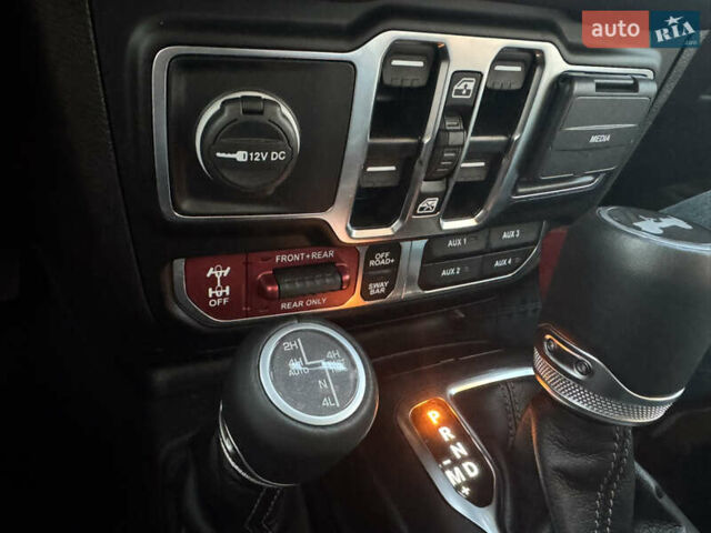 Красный Джип Вранглер, объемом двигателя 3.6 л и пробегом 4 тыс. км за 70000 $, фото 4 на Automoto.ua