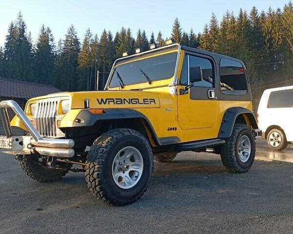 Желтый Джип Вранглер, объемом двигателя 2.5 л и пробегом 155 тыс. км за 8700 $, фото 2 на Automoto.ua
