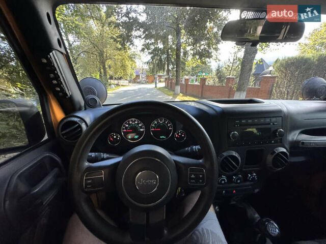 Желтый Джип Вранглер, объемом двигателя 3.6 л и пробегом 170 тыс. км за 23000 $, фото 23 на Automoto.ua