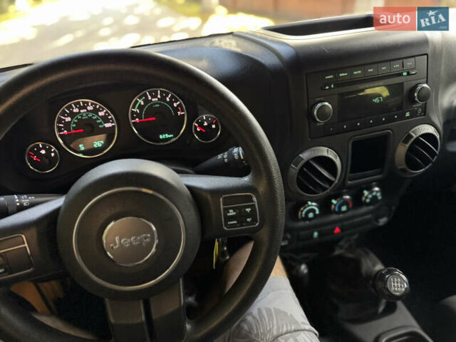 Желтый Джип Вранглер, объемом двигателя 3.6 л и пробегом 170 тыс. км за 23000 $, фото 22 на Automoto.ua