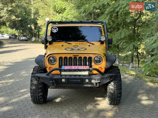 Желтый Джип Вранглер, объемом двигателя 3.6 л и пробегом 170 тыс. км за 23000 $, фото 3 на Automoto.ua