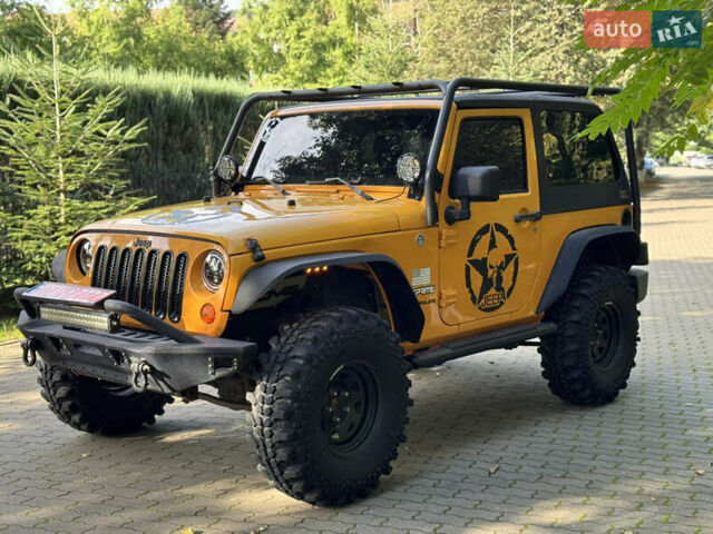 Желтый Джип Вранглер, объемом двигателя 3.6 л и пробегом 170 тыс. км за 23000 $, фото 1 на Automoto.ua