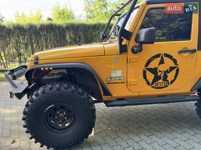 Желтый Джип Вранглер, объемом двигателя 3.6 л и пробегом 170 тыс. км за 23000 $, фото 5 на Automoto.ua