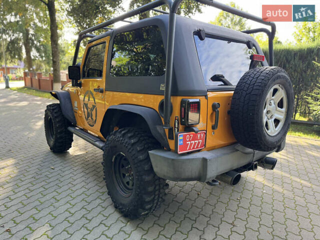 Желтый Джип Вранглер, объемом двигателя 3.6 л и пробегом 170 тыс. км за 23000 $, фото 7 на Automoto.ua