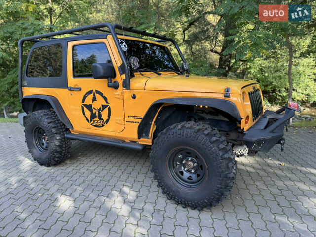 Желтый Джип Вранглер, объемом двигателя 3.6 л и пробегом 170 тыс. км за 23000 $, фото 11 на Automoto.ua
