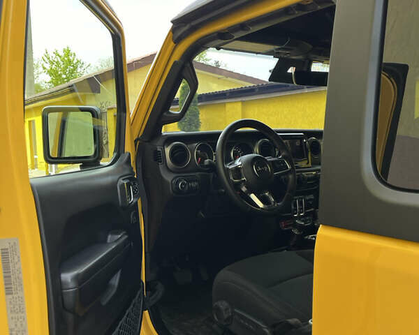 Желтый Джип Вранглер, объемом двигателя 3.6 л и пробегом 134 тыс. км за 29900 $, фото 12 на Automoto.ua