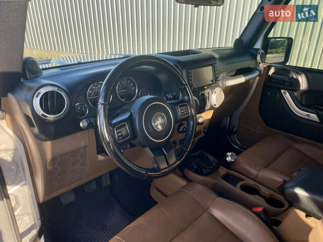 Сірий Джип Wrangler, об'ємом двигуна 3.6 л та пробігом 180 тис. км за 22000 $, фото 9 на Automoto.ua