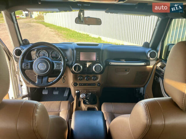 Сірий Джип Wrangler, об'ємом двигуна 3.6 л та пробігом 180 тис. км за 22000 $, фото 8 на Automoto.ua