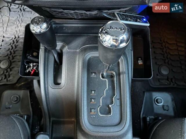 Сірий Джип Wrangler, об'ємом двигуна 3.6 л та пробігом 128 тис. км за 25640 $, фото 20 на Automoto.ua