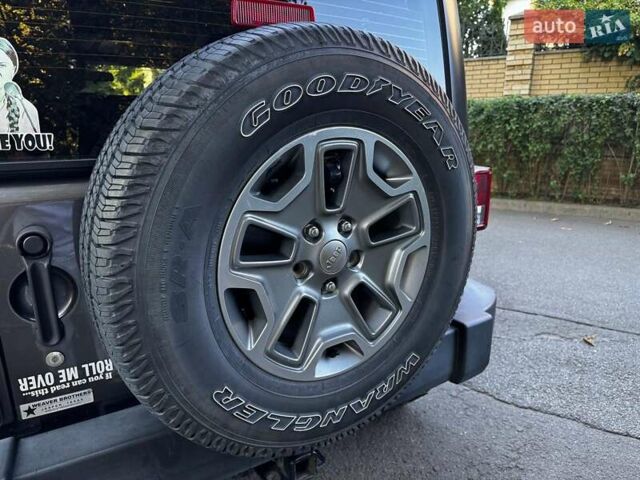 Сірий Джип Wrangler, об'ємом двигуна 3.6 л та пробігом 128 тис. км за 25640 $, фото 24 на Automoto.ua