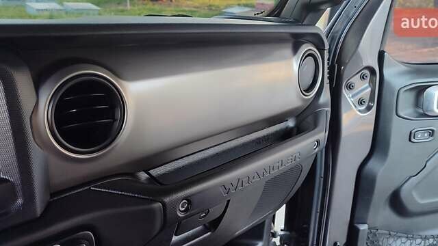 Сірий Джип Wrangler, об'ємом двигуна 3.61 л та пробігом 83 тис. км за 28000 $, фото 21 на Automoto.ua