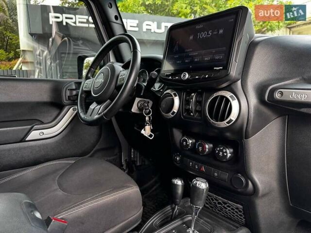 Сірий Джип Wrangler, об'ємом двигуна 3.6 л та пробігом 140 тис. км за 29999 $, фото 16 на Automoto.ua