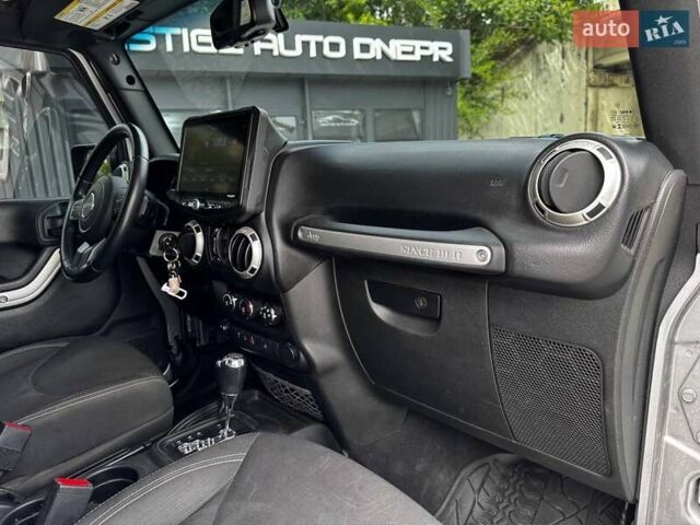 Сірий Джип Wrangler, об'ємом двигуна 3.6 л та пробігом 140 тис. км за 29999 $, фото 22 на Automoto.ua