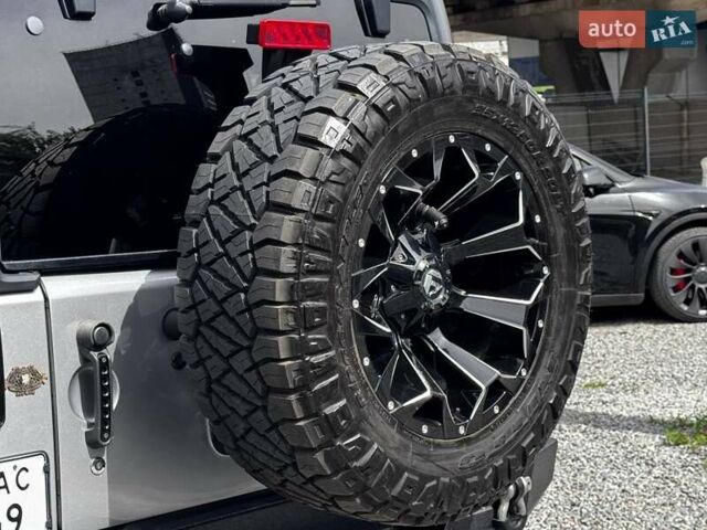 Сірий Джип Wrangler, об'ємом двигуна 3.6 л та пробігом 140 тис. км за 29999 $, фото 8 на Automoto.ua