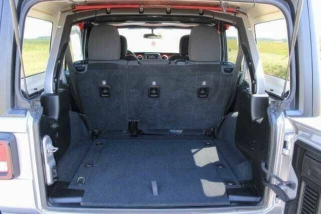 Сірий Джип Wrangler, об'ємом двигуна 3.6 л та пробігом 89 тис. км за 9650 $, фото 12 на Automoto.ua