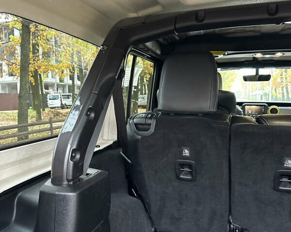 Джип Wrangler 2019 у Софіївська Борщагівка на Automoto.ua Сірий Джип Wrangler, об'ємом двигуна 2 л та пробігом 82 тис. км за 35999 $, фото 22 на Automoto.ua