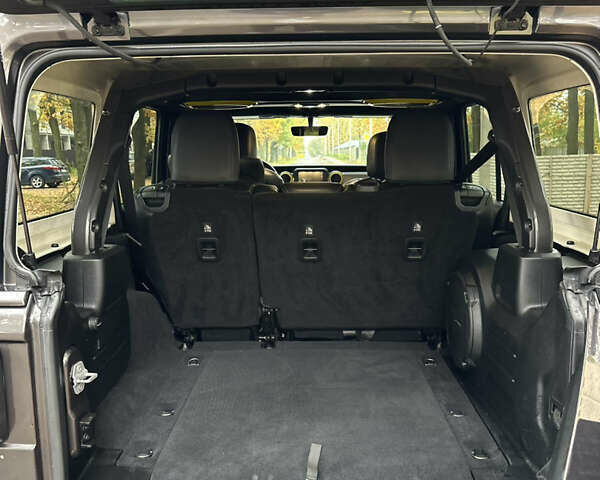 Джип Wrangler 2019 у Софіївська Борщагівка на Automoto.ua Сірий Джип Wrangler, об'ємом двигуна 2 л та пробігом 82 тис. км за 35999 $, фото 21 на Automoto.ua