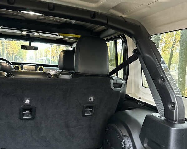 Джип Wrangler 2019 у Софіївська Борщагівка на Automoto.ua Сірий Джип Wrangler, об'ємом двигуна 2 л та пробігом 82 тис. км за 35999 $, фото 23 на Automoto.ua