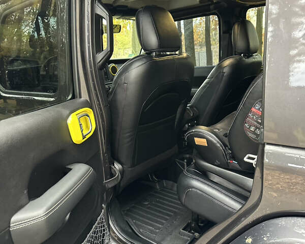 Джип Wrangler 2019 у Софіївська Борщагівка на Automoto.ua Сірий Джип Wrangler, об'ємом двигуна 2 л та пробігом 82 тис. км за 35999 $, фото 20 на Automoto.ua