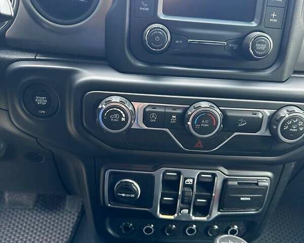 Сірий Джип Wrangler, об'ємом двигуна 2 л та пробігом 28 тис. км за 32000 $, фото 15 на Automoto.ua