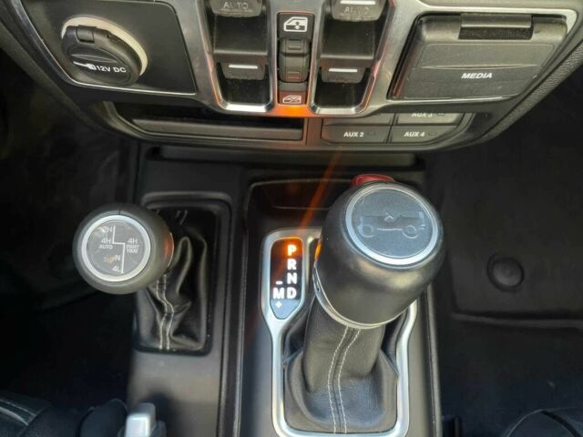 Сірий Джип Wrangler, об'ємом двигуна 3.6 л та пробігом 31 тис. км за 6800 $, фото 7 на Automoto.ua