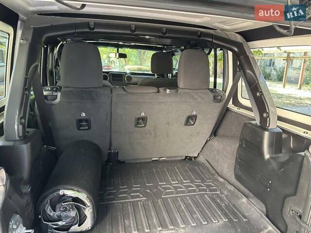 Джип Вранглер 2019 в Одессе на Automoto.ua Серый Джип Вранглер, объемом двигателя 3.6 л и пробегом 55 тыс. км за 39999 $, фото 3 на Automoto.ua