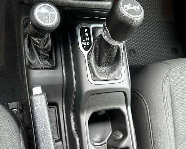 Сірий Джип Wrangler, об'ємом двигуна 2 л та пробігом 28 тис. км за 32000 $, фото 14 на Automoto.ua