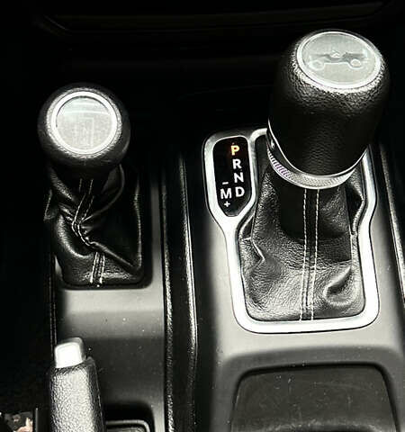 Джип Wrangler 2019 у Софіївська Борщагівка на Automoto.ua Сірий Джип Wrangler, об'ємом двигуна 2 л та пробігом 82 тис. км за 35999 $, фото 32 на Automoto.ua