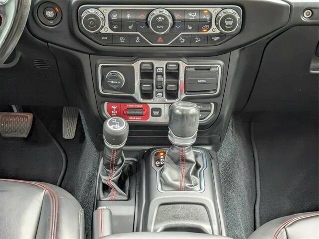 Сірий Джип Wrangler, об'ємом двигуна 2 л та пробігом 42 тис. км за 35200 $, фото 10 на Automoto.ua
