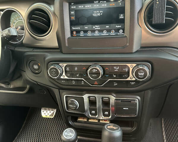 Сірий Джип Wrangler, об'ємом двигуна 3.6 л та пробігом 22 тис. км за 37000 $, фото 10 на Automoto.ua