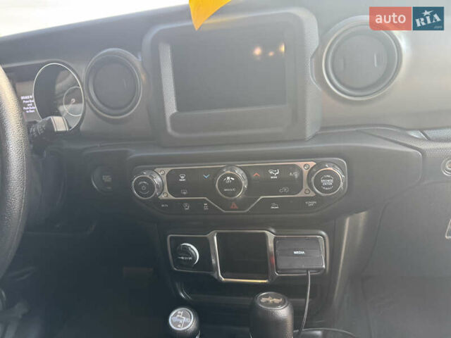 Сірий Джип Wrangler, об'ємом двигуна 3.61 л та пробігом 25 тис. км за 41500 $, фото 8 на Automoto.ua