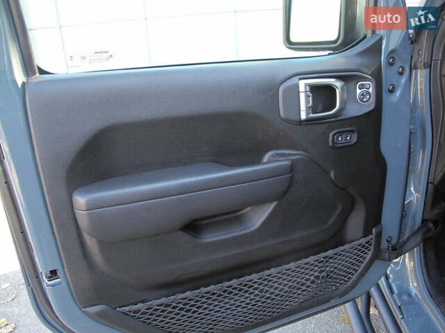 Сірий Джип Wrangler, об'ємом двигуна 2 л та пробігом 21 тис. км за 43900 $, фото 34 на Automoto.ua