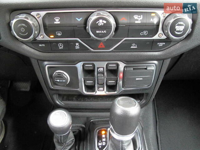 Сірий Джип Wrangler, об'ємом двигуна 2 л та пробігом 21 тис. км за 43900 $, фото 106 на Automoto.ua