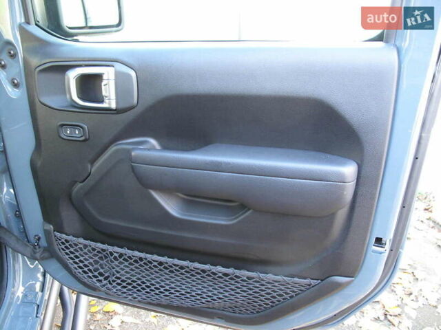 Сірий Джип Wrangler, об'ємом двигуна 2 л та пробігом 21 тис. км за 43900 $, фото 51 на Automoto.ua